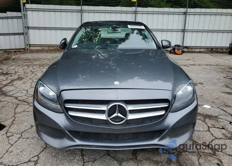 2017 Mercedes-Benz C 300 4Matic z USA, uszkodzony, nr VIN 55SWF4KB6HU225730